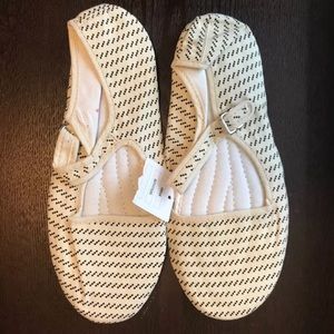 Urban Outfitters Women’s Canvas Mary Janes sz 9